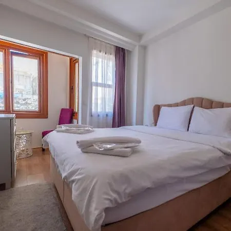 Sophia Hotels And Suites *